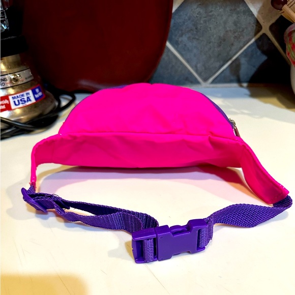 VTG Y2K WINNIE THE POOH FANNY PACK BELT SLING BAG PURSE DISNEY HUNNY 8”x4.5”x3” - Picture 10 of 12